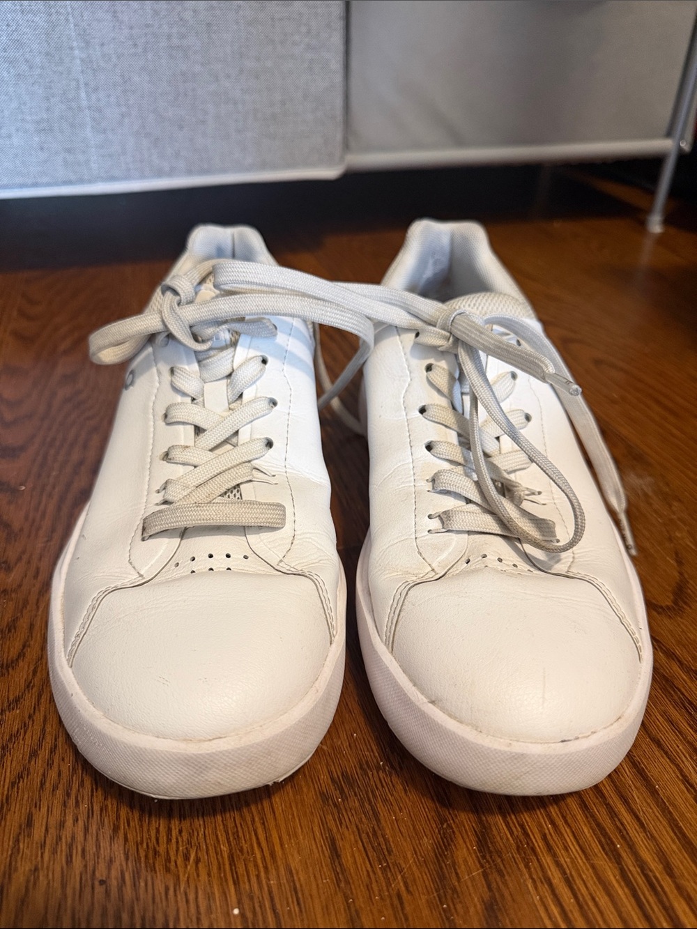 On Running White womens Casual Leather Sneakers